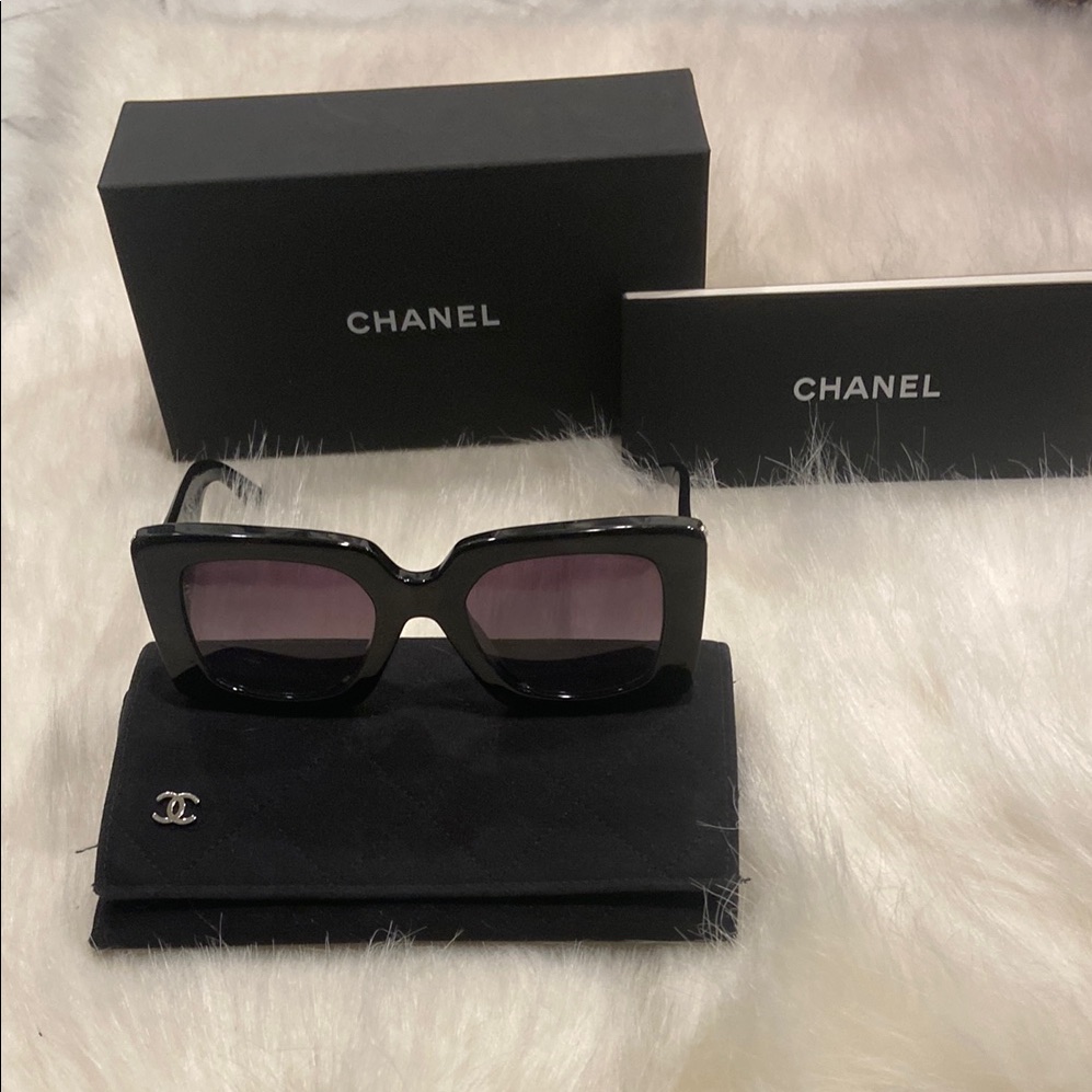 Chanel Black Sunglasses With Elegant Packaging